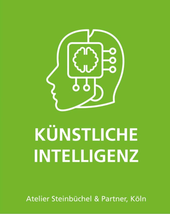 Illustration eines Kopfes mit Schaltkreis und Gehirn auf grünem Hintergrund – Visual zur KI-Kompetenz von Atelier Steinbüchel & Partner, Köln