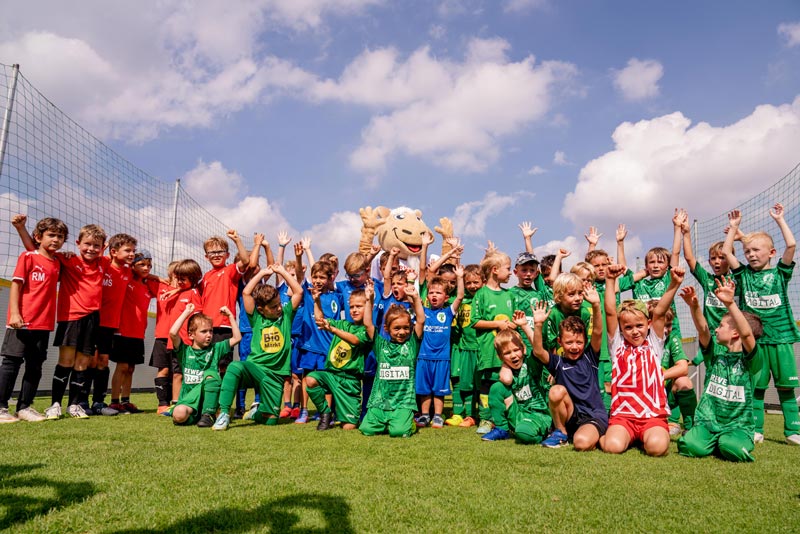 KoelleAlarm & GolfCity – SoccerCup 2023 Gruppenbilder der Kinder beim SoccerCup