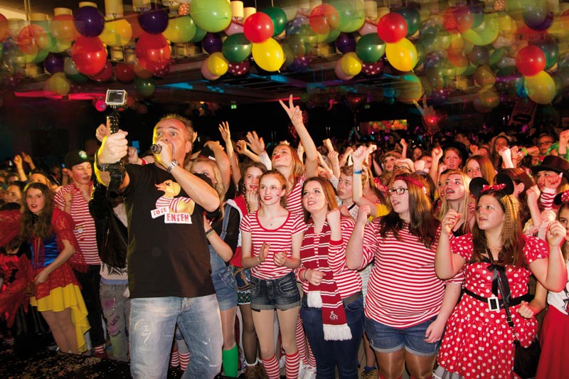 KölleAlarm Party feiernde Teenager bei der KölleAlarm Party