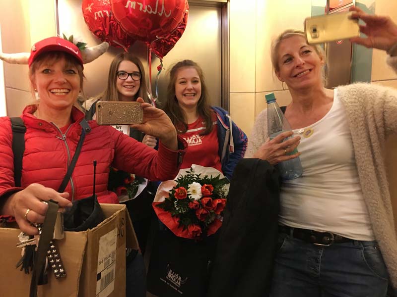 KölleAlarm Impressionen Team KölleAlarm im Aufzug